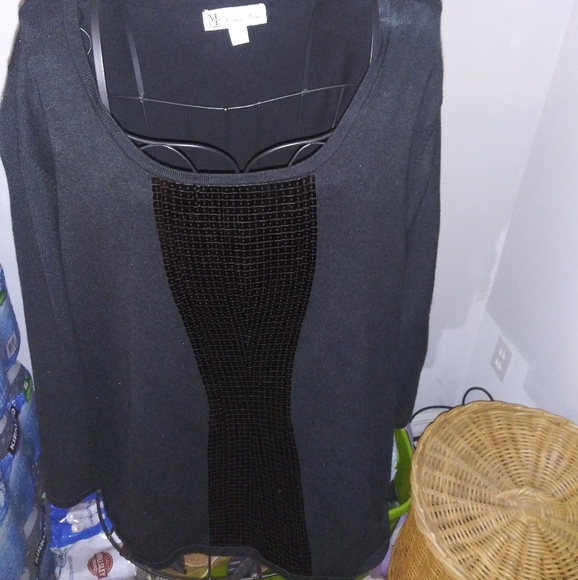 Beautiful shiny Black sweater - Picture 2 of 3